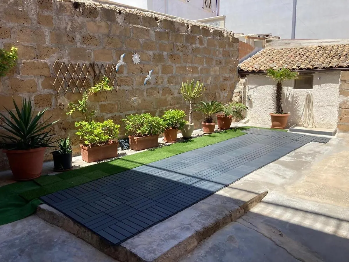 Casa vacanze Casa indipendente con ampia veranda Portopalo Di Capo Passero