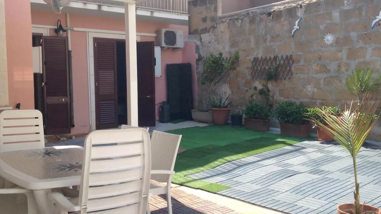 Casa indipendente con ampia veranda Portopalo Di Capo Passero 0*,  Italia